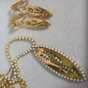 Vintage Milk Glass with Lilly Necklace and Matching Earrings